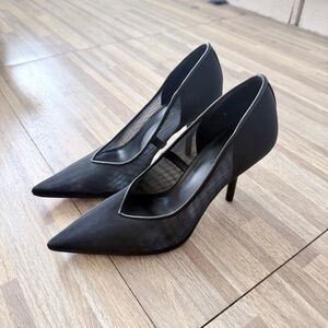 Bloomingdale’s AQUA black mesh faux leather heels, women’s size 6